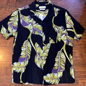 Men’s medium linen button down shirt from Urban Outfitters.